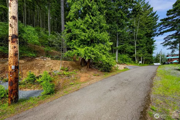 3071 Hales Passage DR, Lummi Island, WA 98262