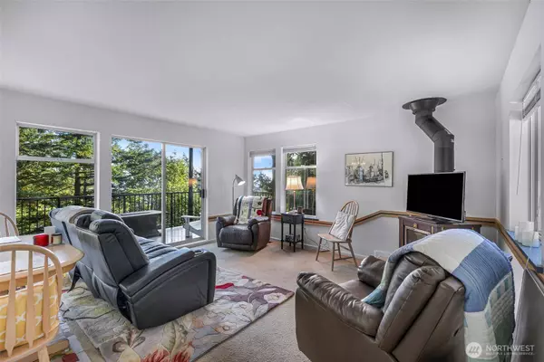 2944 Dogwood TER, Lummi Island, WA 98262