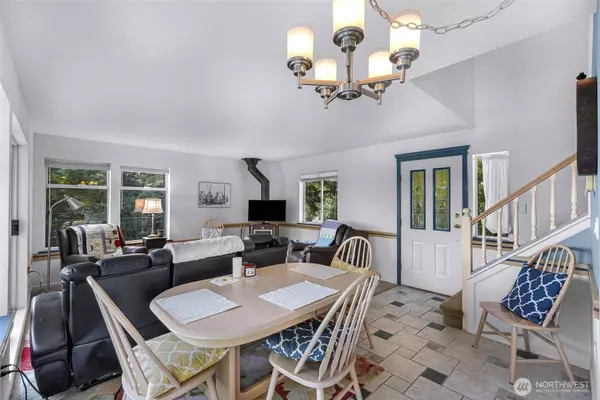 2944 Dogwood TER, Lummi Island, WA 98262