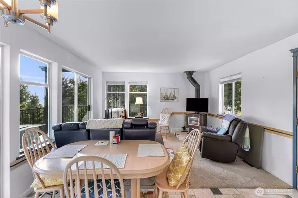 2944 Dogwood TER, Lummi Island, WA 98262