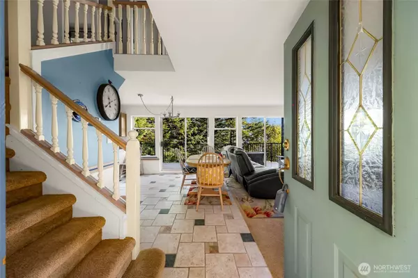 2944 Dogwood TER, Lummi Island, WA 98262