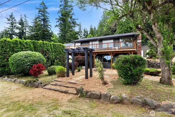 2536 Island View LN, Lummi Island, WA 98262