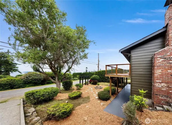 2536 Island View LN, Lummi Island, WA 98262