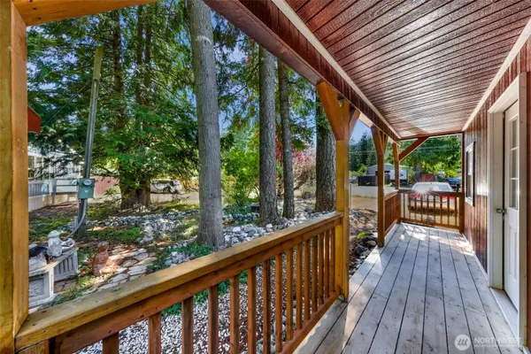 6288 Oak CT, Maple Falls, WA 98266