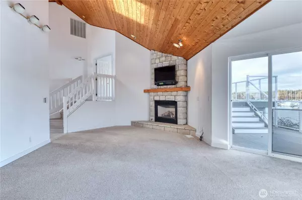 1648 Harbor Seal DR, Point Roberts, WA 98281