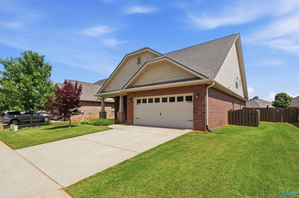 428 E Mossyleaf Drive SW, Huntsville, AL 35824