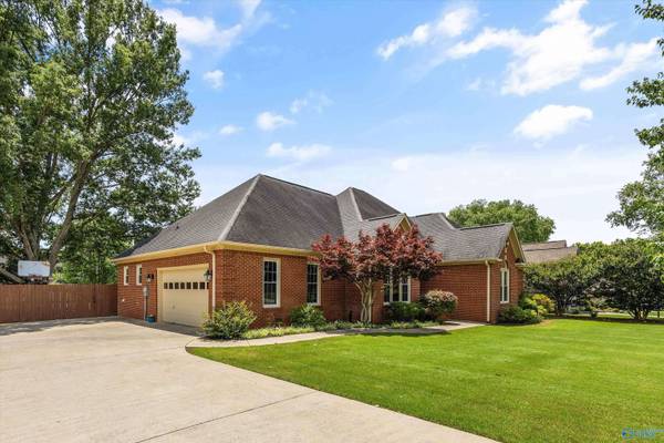 113 Lovvorn Lane, Huntsville, AL 35806