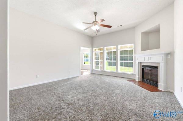 4805 Canterwood Drive SE, Owens Cross Roads, AL 35763