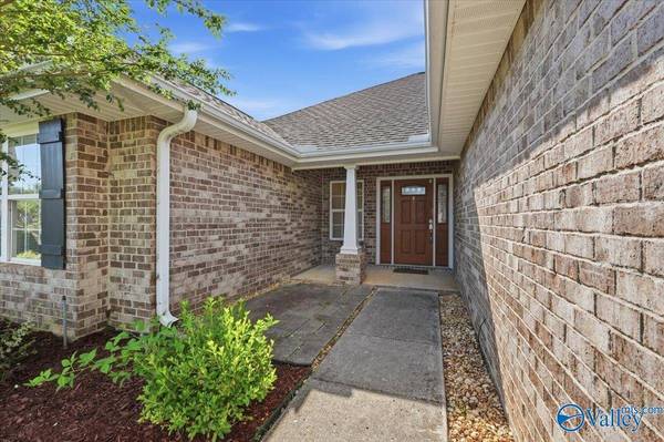 4805 Canterwood Drive SE, Owens Cross Roads, AL 35763