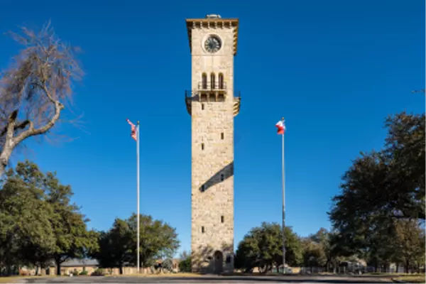 Fort Sam Houston Quadrangle Clock Tower By Nan Palmero from San Antonio, TX, USA - Fort Sam Houston Quadrangle Clock Tower, CC BY 2.0