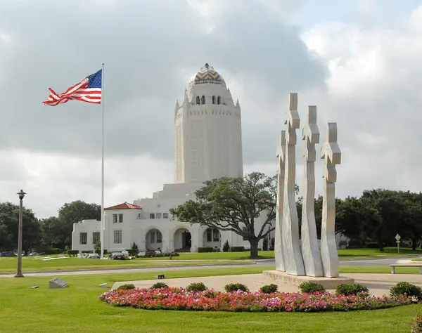 PCSing Out of JBSA: Should You Sell or Rent Your Cibolo or Schertz Home?