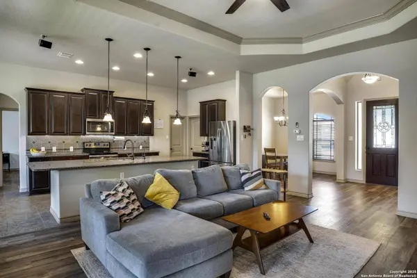 15412 DELL LN, Selma, TX 78154