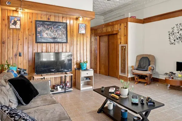 2194 S Muskego AVENUE, Milwaukee, WI 53215