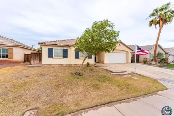 809 E 2nd St, Imperial, CA 92251