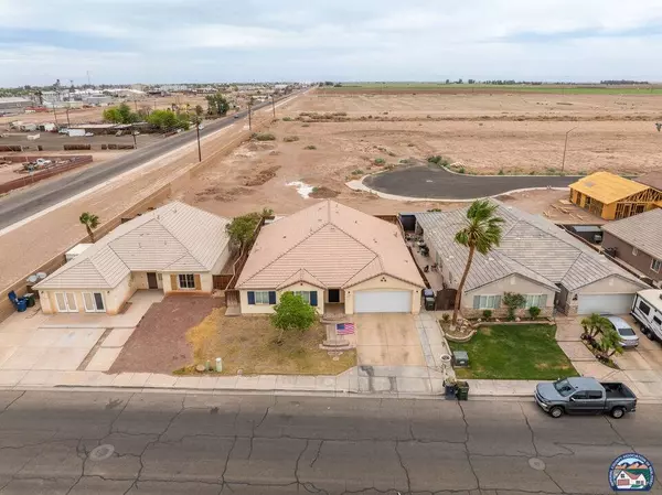 809 E 2nd St, Imperial, CA 92251