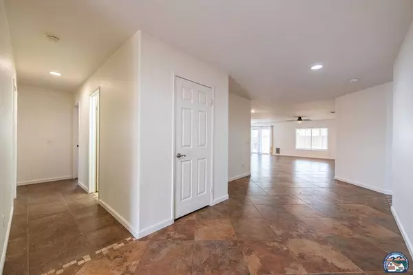 809 E 2nd St, Imperial, CA 92251