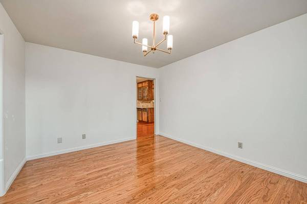 6482 N 5th ST, Fresno, CA 93710