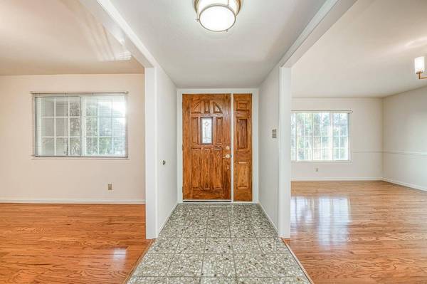 6482 N 5th ST, Fresno, CA 93710