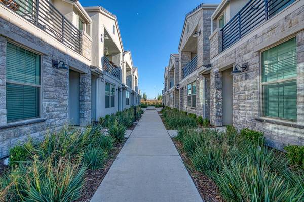 2789 E Tamarind DR, Fresno, CA 93730