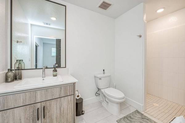 2789 E Tamarind DR, Fresno, CA 93730