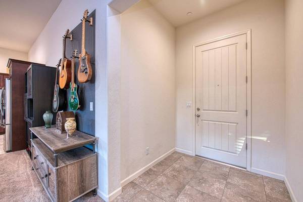 1066 La Canada AVE, Clovis, CA 93619