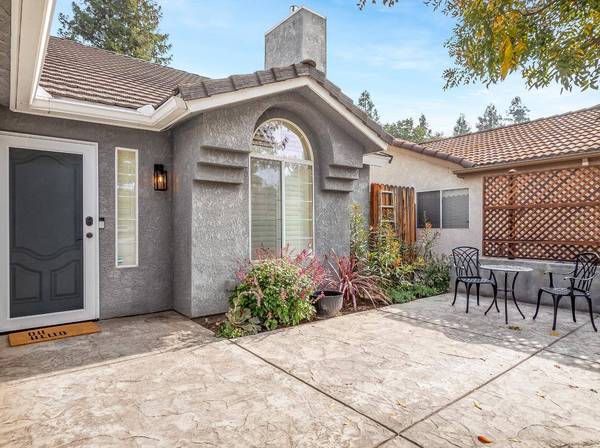 9560 N Barton AVE, Fresno, CA 93720