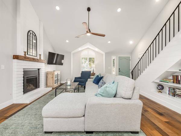 9560 N Barton AVE, Fresno, CA 93720