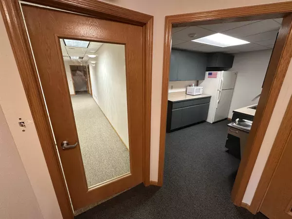 602 Pleasant Oak Suite E Drive, Oregon, WI 53575