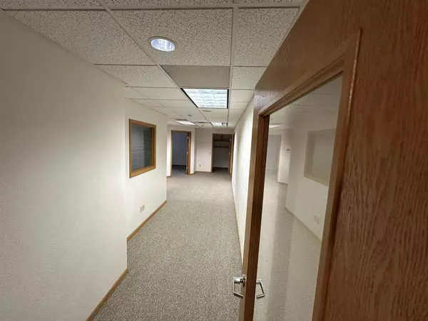 602 Pleasant Oak Suite E Drive, Oregon, WI 53575