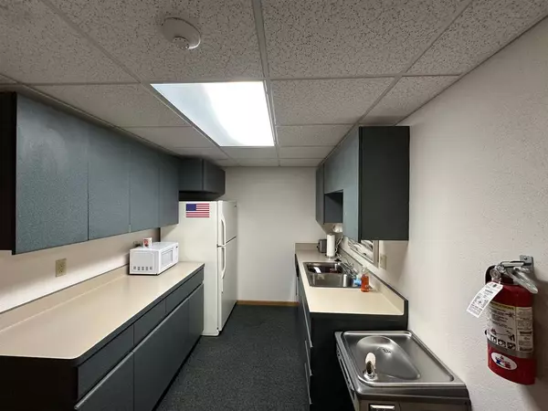 602 Pleasant Oak Suite E Drive, Oregon, WI 53575