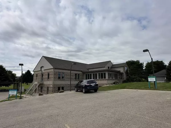 602 Pleasant Oak Drive #C, Oregon, WI 53575