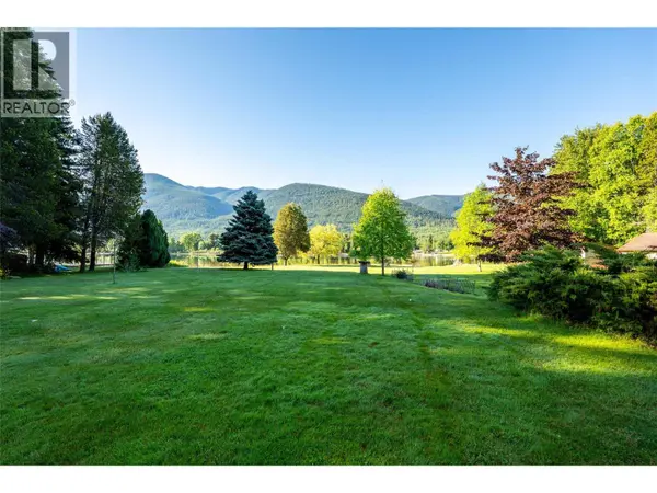 6158 REDFISH Road, Nelson, BC V1L6M9