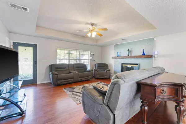 214 Lone Oak Dr, Jacksonville, AR 72076