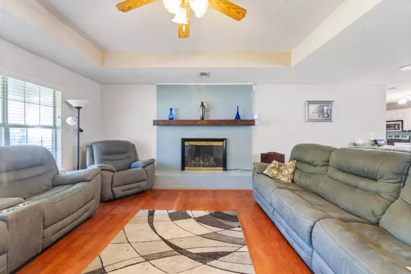 214 Lone Oak Dr, Jacksonville, AR 72076