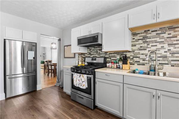 38 Vine ST, East Providence, RI 02914