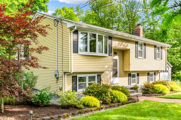 2 Walker St, Norton, MA 02766-1112