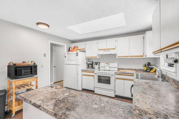 565 Blackstone St, Uxbridge, MA 01569