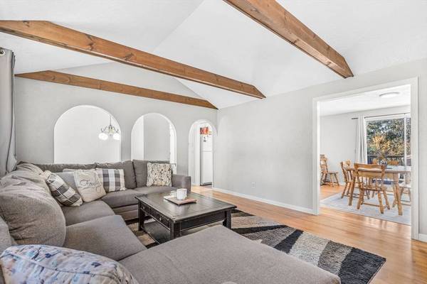 565 Blackstone St, Uxbridge, MA 01569