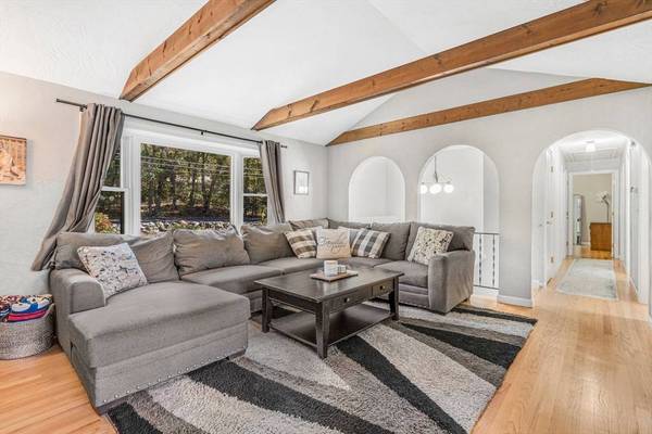 565 Blackstone St, Uxbridge, MA 01569