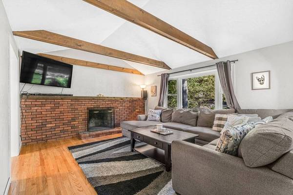 565 Blackstone St, Uxbridge, MA 01569