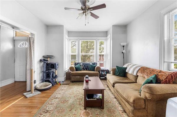 38 Vine ST, East Providence, RI 02914