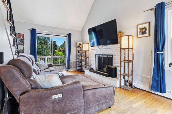 81 Arrowhead Dr, Bridgewater, MA 02324