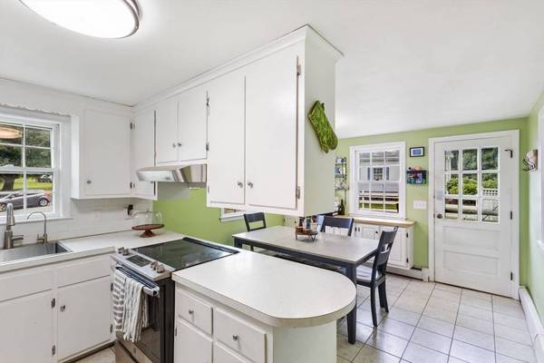 81 Arrowhead Dr, Bridgewater, MA 02324