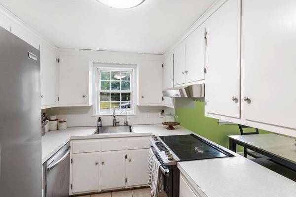 81 Arrowhead Dr, Bridgewater, MA 02324