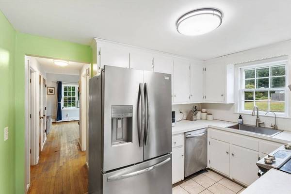 81 Arrowhead Dr, Bridgewater, MA 02324