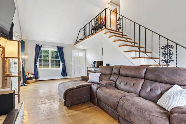 81 Arrowhead Dr, Bridgewater, MA 02324