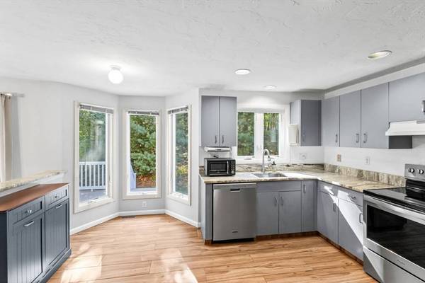 35 Pilgrim Village Rd #502, Taunton, MA 02780