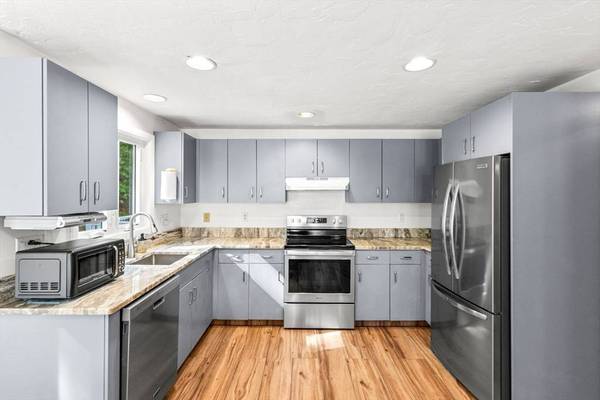 35 Pilgrim Village Rd #502, Taunton, MA 02780