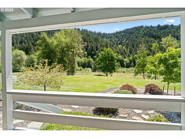 11119 N MYRTLE RD, Myrtle Creek, OR 97457