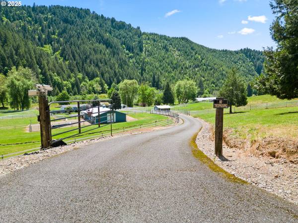 11119 N MYRTLE RD, Myrtle Creek, OR 97457